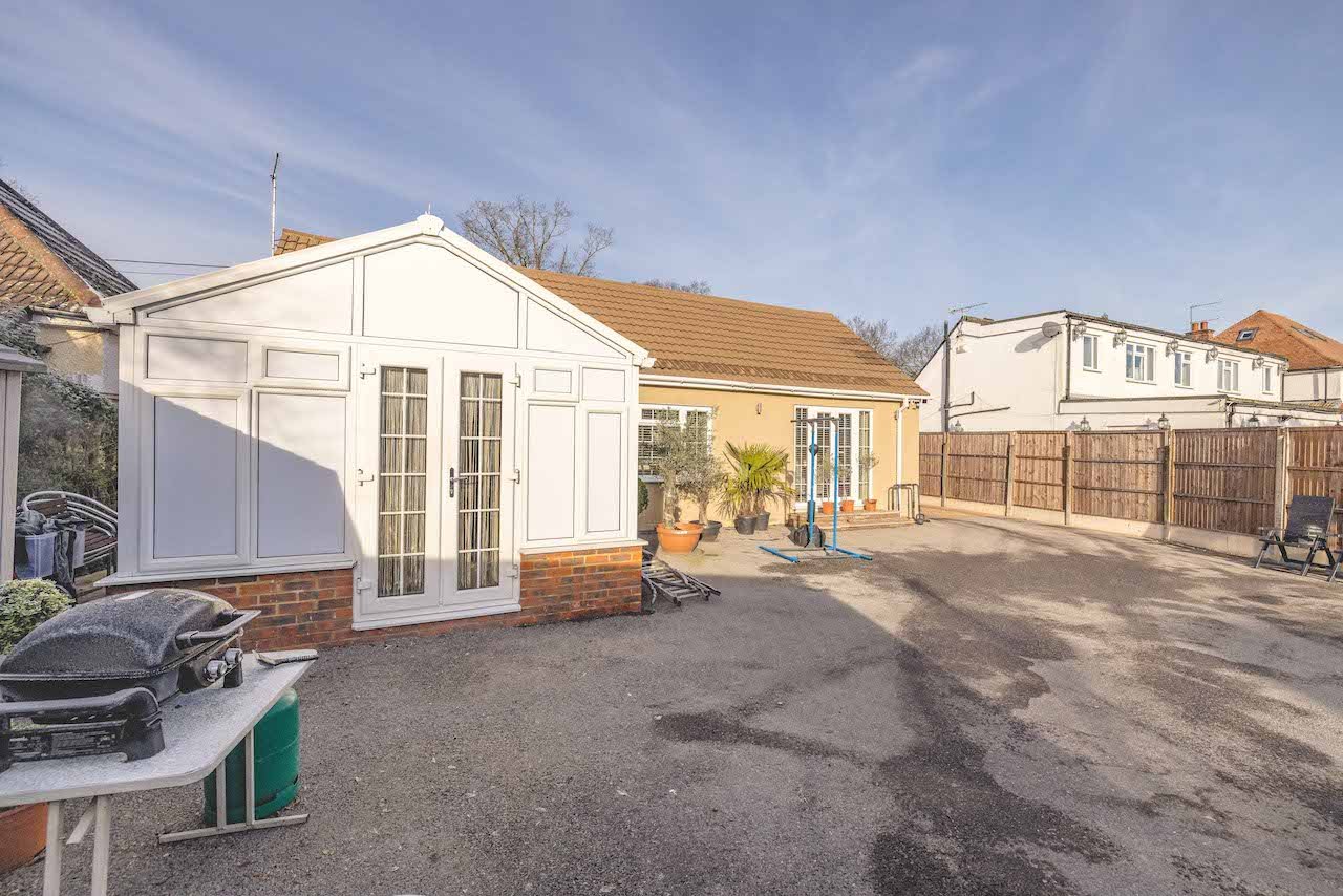 2 bed bungalow for sale in Church Road, Iver Heath  - Property Image 12