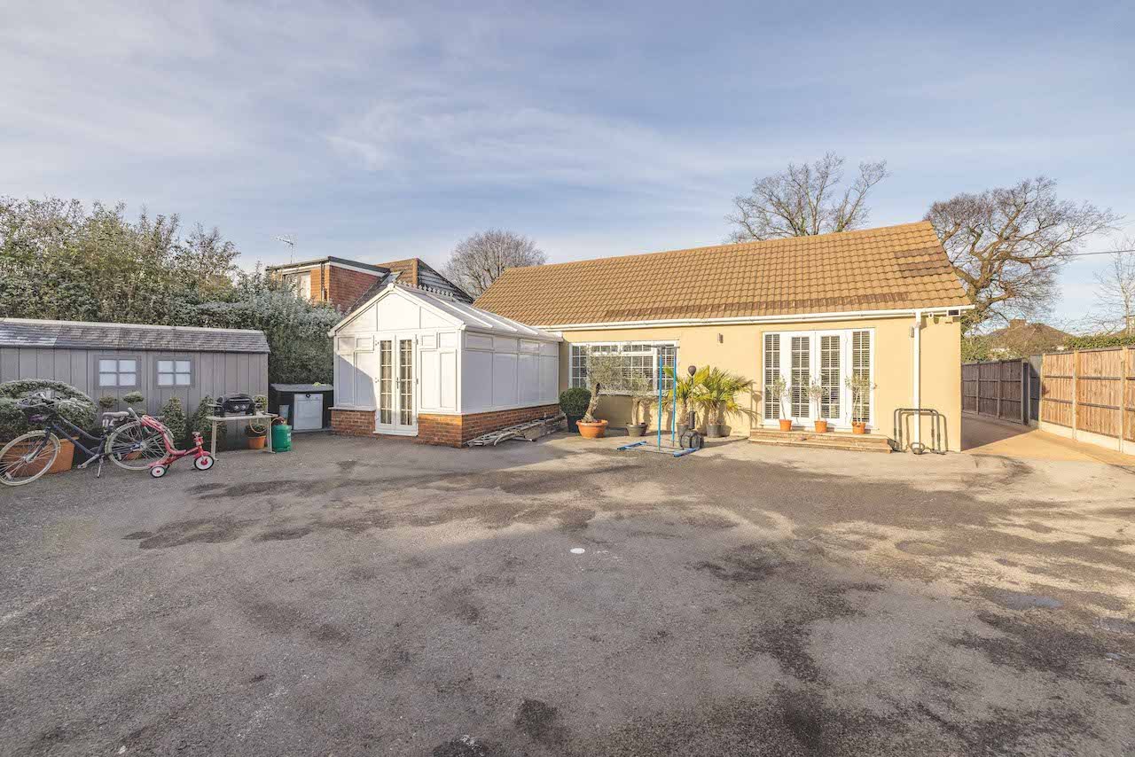 2 bed bungalow for sale in Church Road, Iver Heath  - Property Image 2