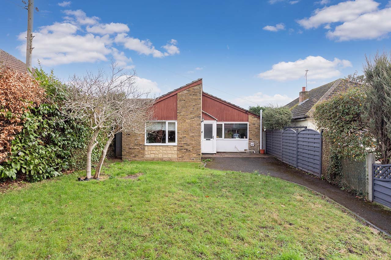 2 bed detached bungalow for sale in Huntercombe Lane North, Taplow  - Property Image 11