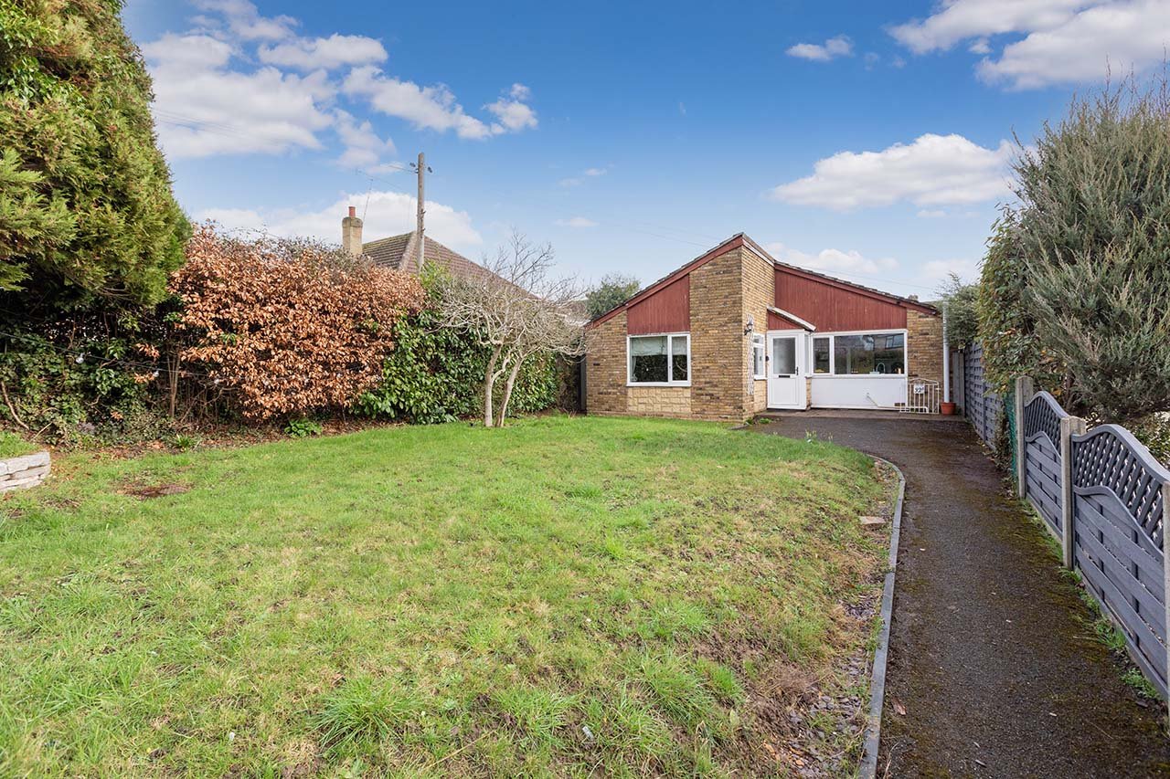 2 bed detached bungalow for sale in Huntercombe Lane North, Taplow - Property Image 1