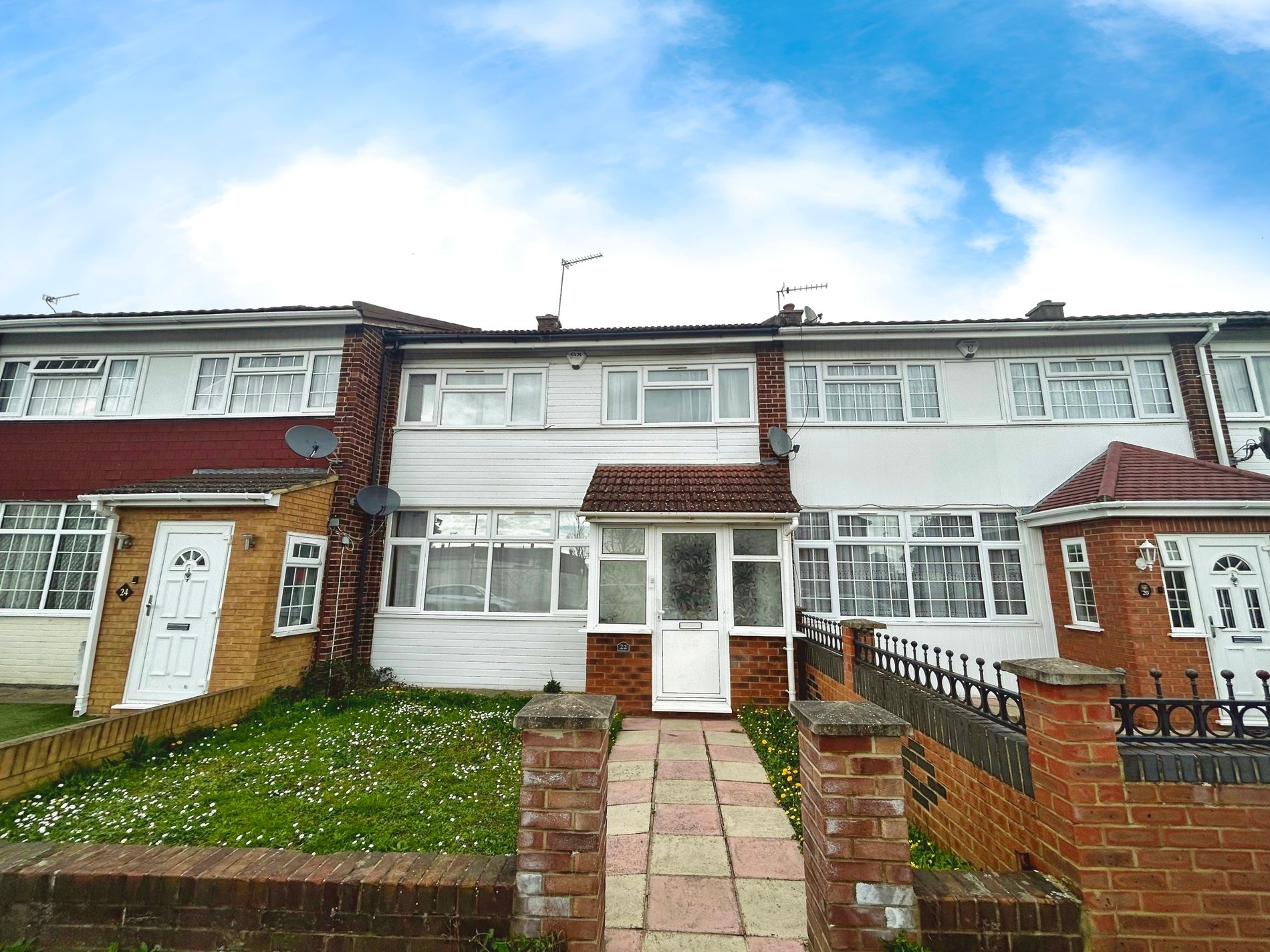 3 bed terraced house to rent in Humber Way, Langley  - Property Image 1
