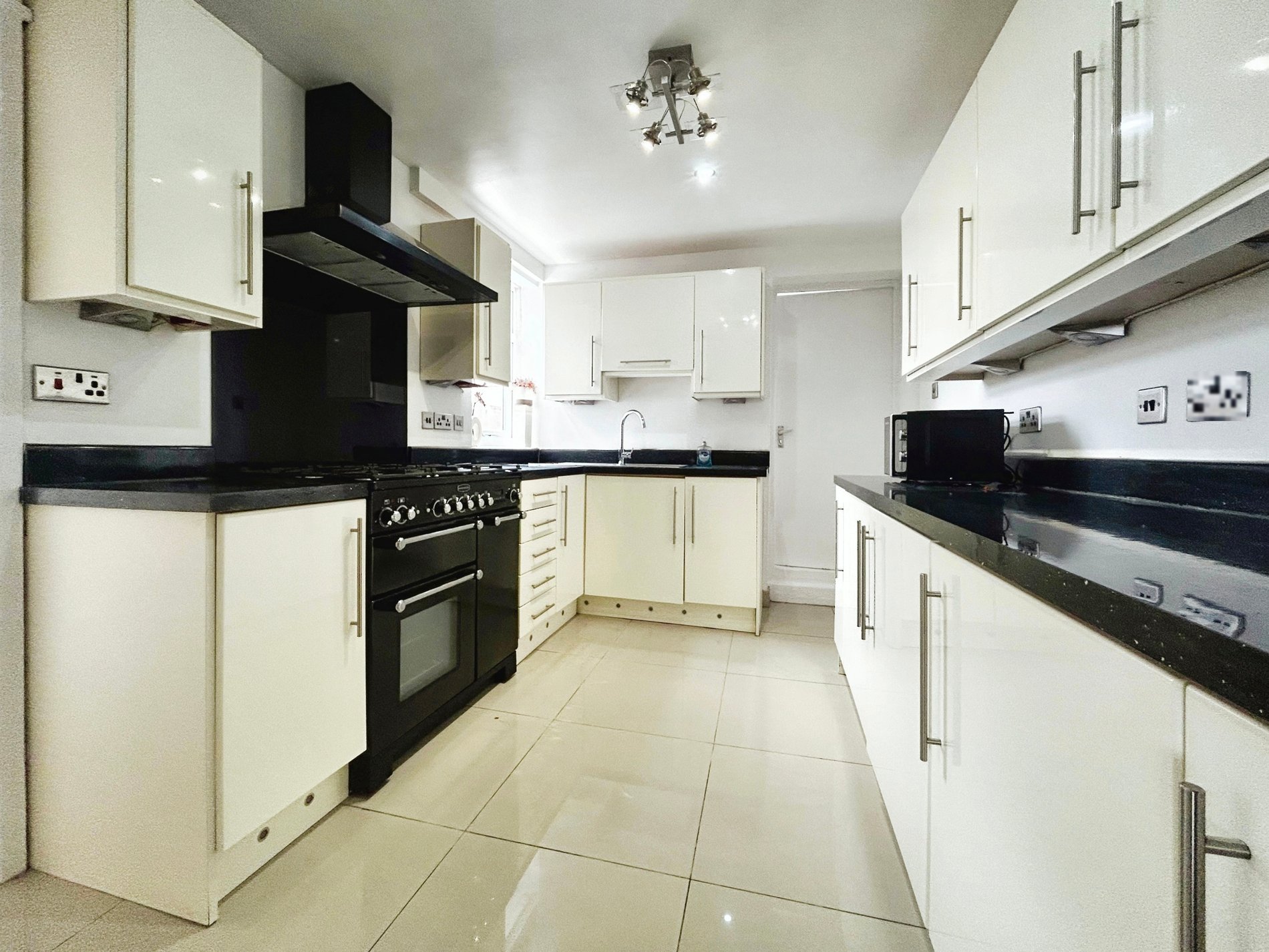 3 bed terraced house to rent in Humber Way, Langley  - Property Image 5