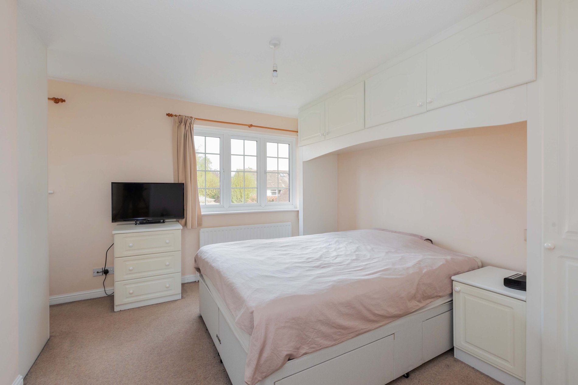 3 bed detached house for sale in Norden Meadows, Maidenhead  - Property Image 6