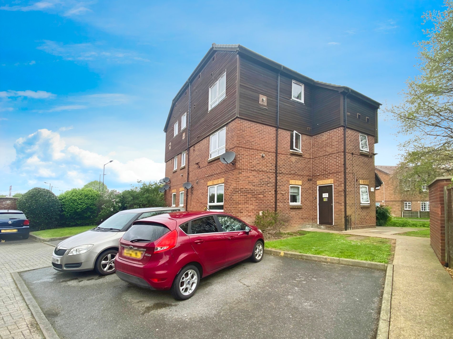 1 bed flat for sale in Braemar Gardens, Slough  - Property Image 1
