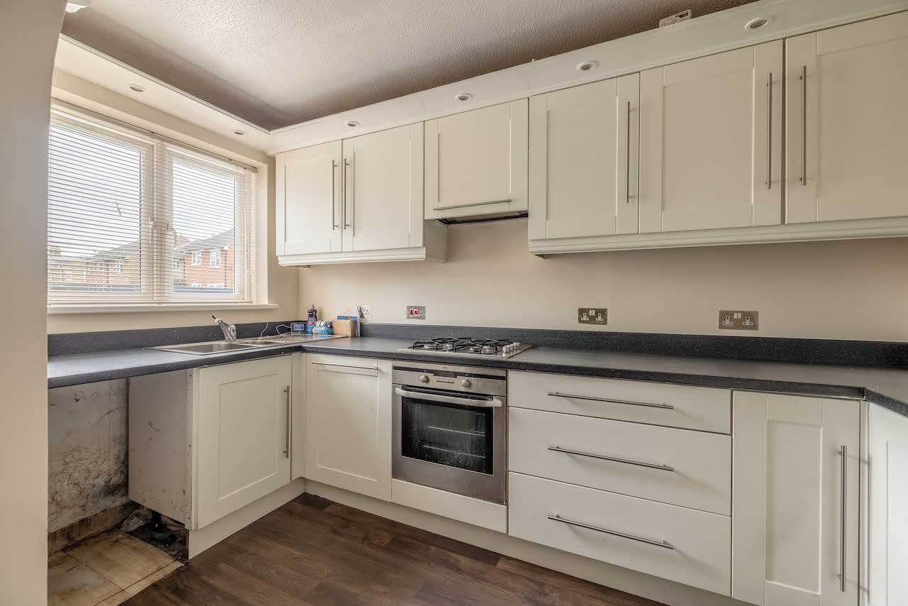 2 bed terraced house for sale in Leas Drive, Iver  - Property Image 3