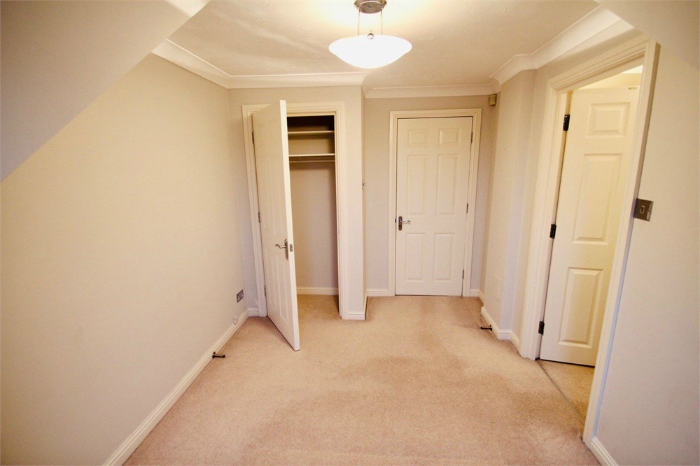 2 bed flat to rent in Windsor Lane, Burnham  - Property Image 6