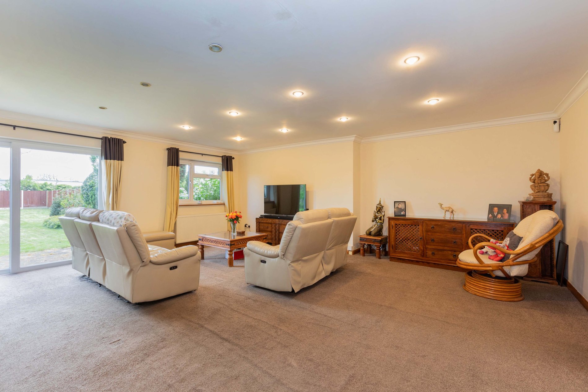 3 bed semi-detached house for sale in Blenheim Road, Langley  - Property Image 3