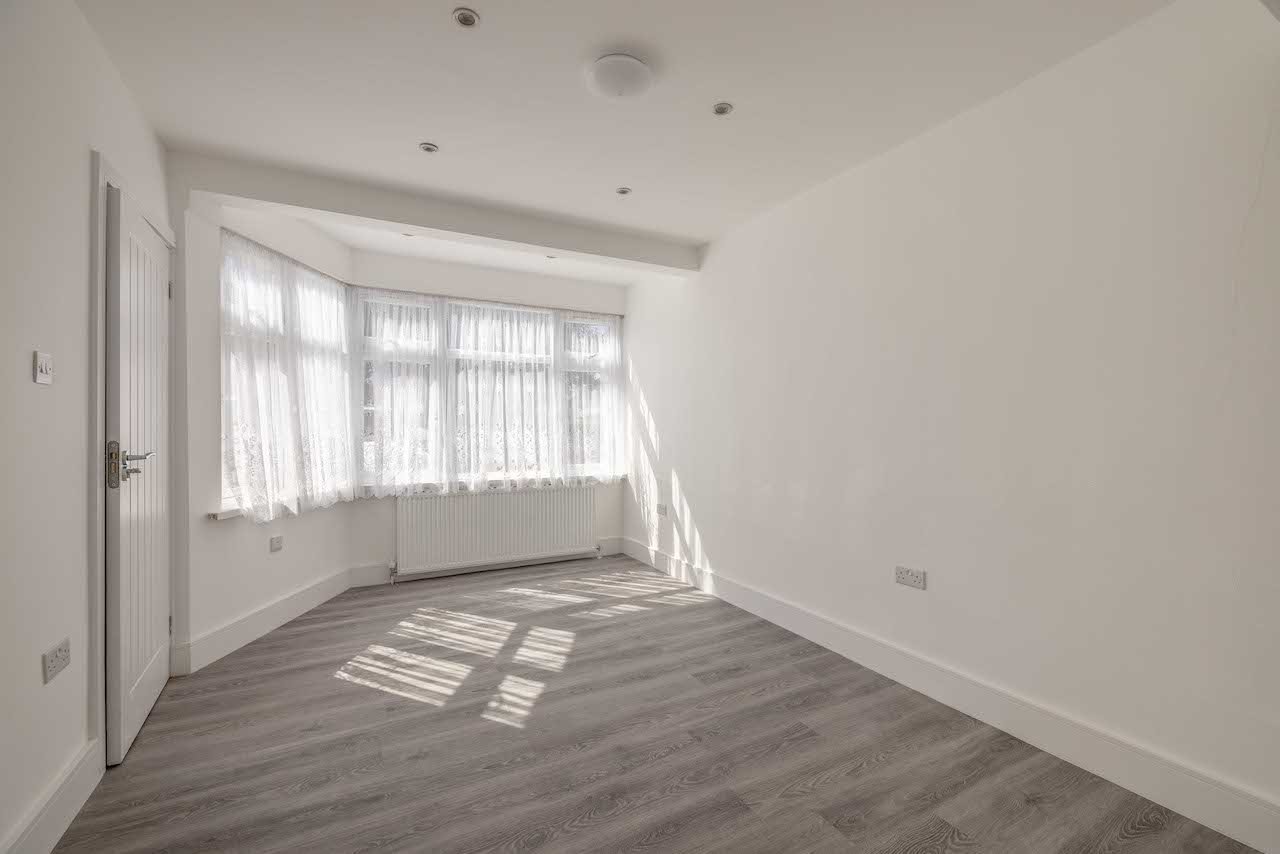 3 bed semi-detached house for sale in Thurston Road, Slough  - Property Image 4