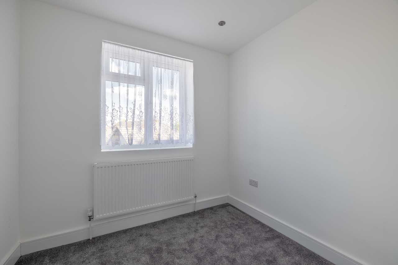 3 bed semi-detached house for sale in Thurston Road, Slough  - Property Image 12