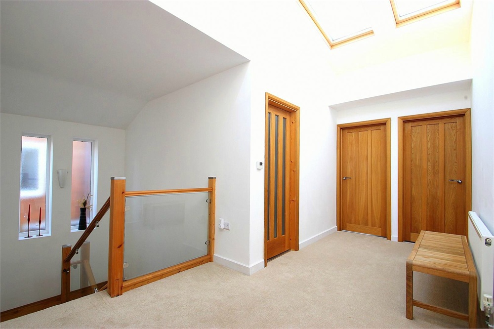 To rent in Hawthorn Drive, Denham  - Property Image 5