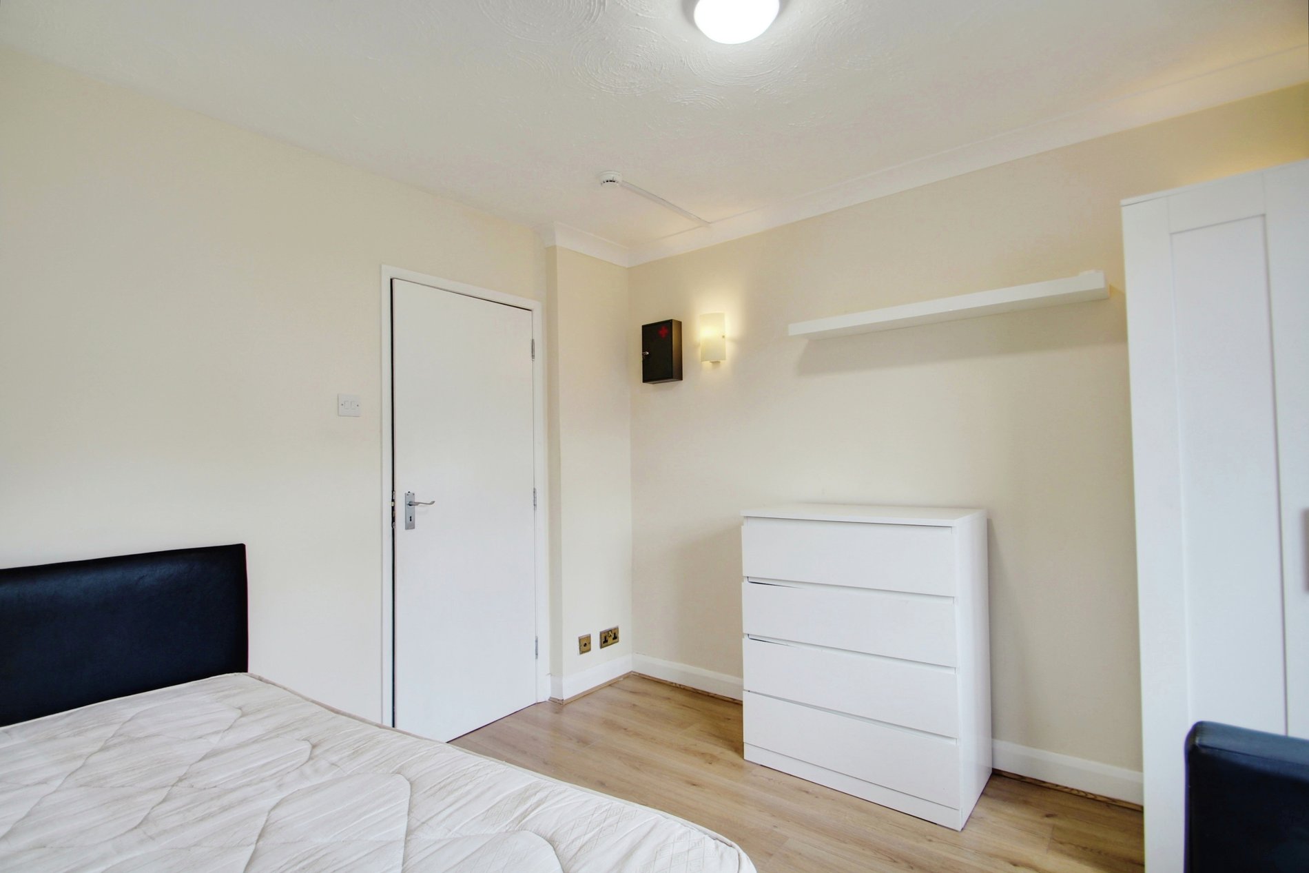 To rent in Willow Tree Close, Hayes  - Property Image 2