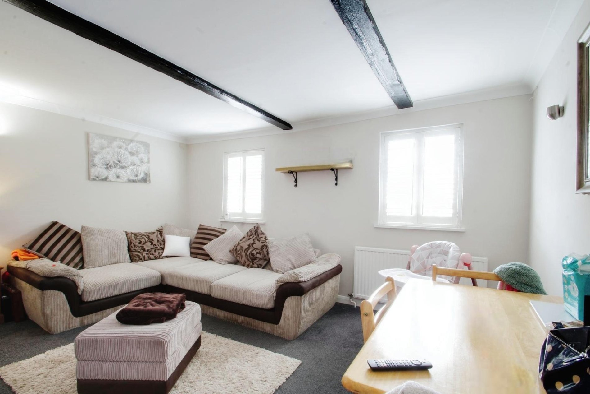 2 bed flat to rent in High Street, Iver  - Property Image 1