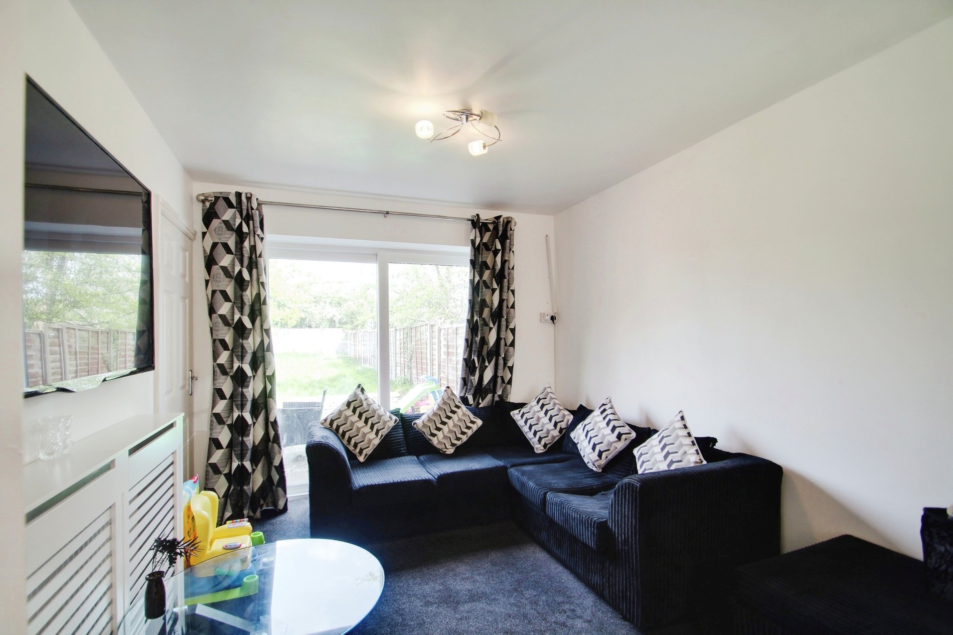 3 bed semidetached house to rent in Pinewood Green, Iver Heath, SL0