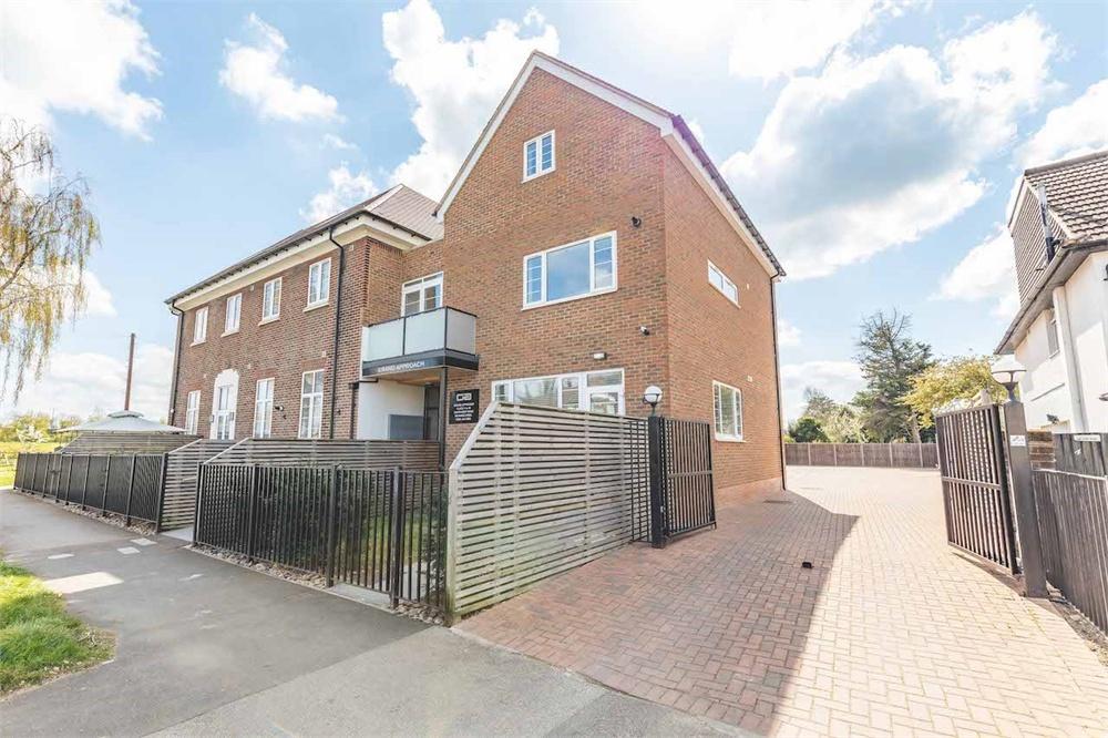 2 bed apartment for sale in Grand Approach, 2 Bathurst Walk, Richings Park, Buckinghamshire, Richings Park - Property Image 1