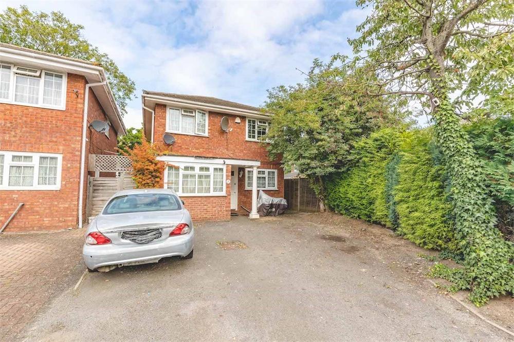 4 bed house for sale in Lambert Avenue, Langley, Berkshire, Langley, SL3 