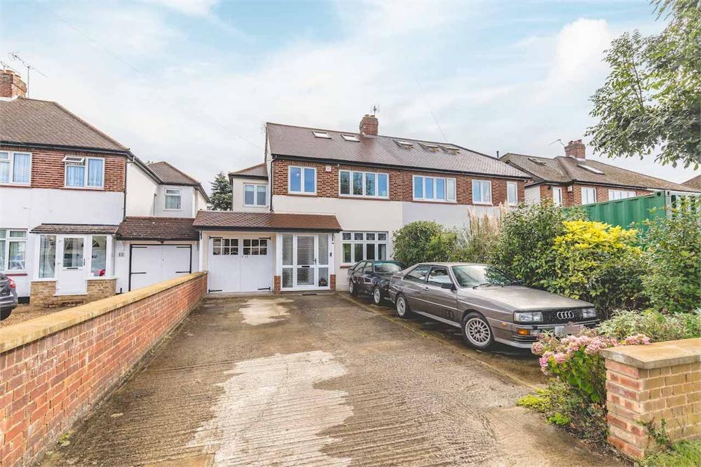 4 bed house for sale in Lawn Close, Datchet, Berkshire, Datchet  - Property Image 1