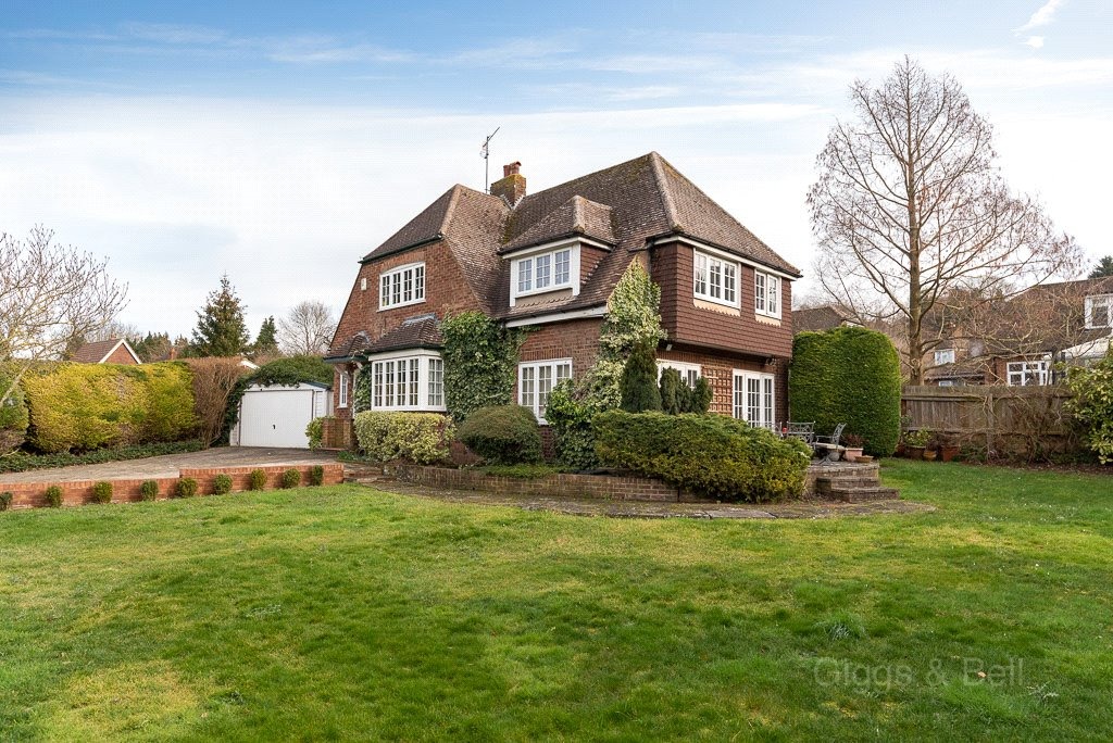 3 bed detached house for sale in Old Bedford Road, Bedfordshire, LU2 