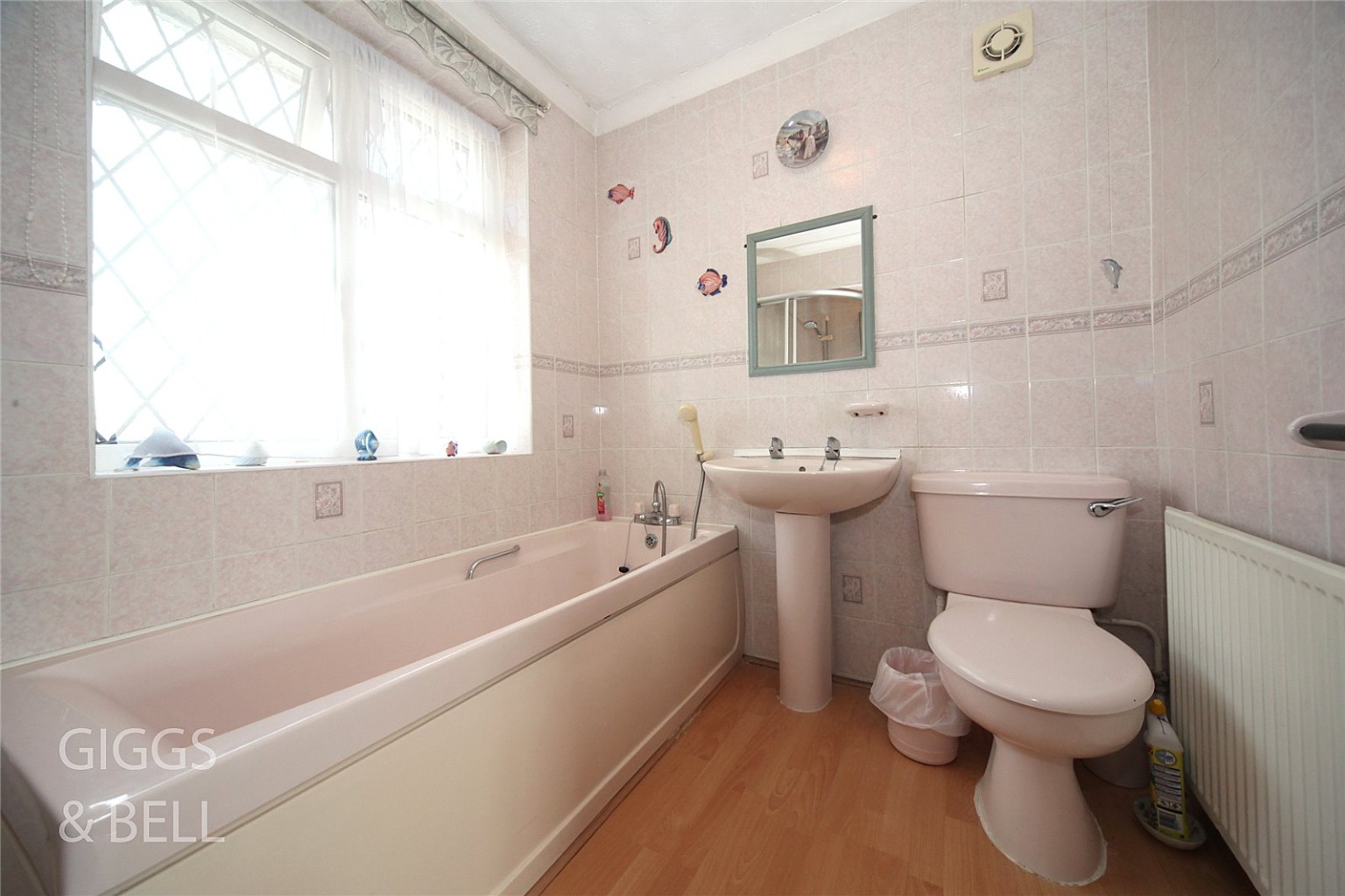 3 bed detached house for sale in Graham Gardens, Luton 10