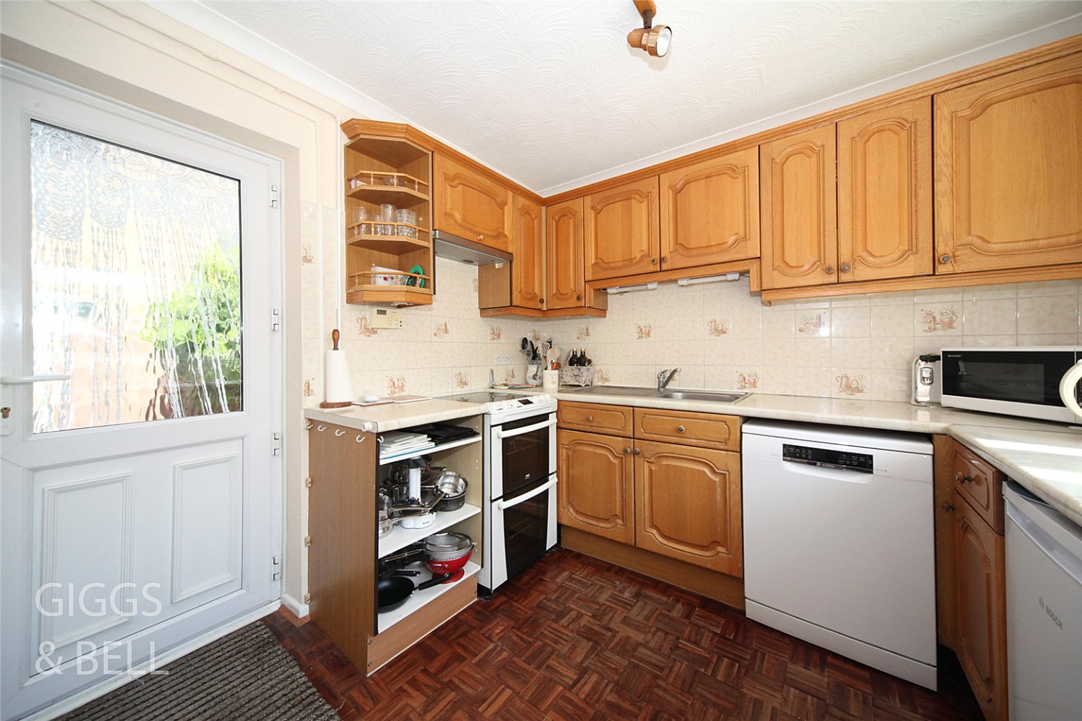 3 bed detached house for sale in Graham Gardens, Luton 9