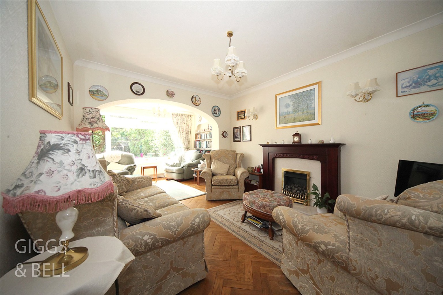 3 bed detached house for sale in Graham Gardens, Luton 2