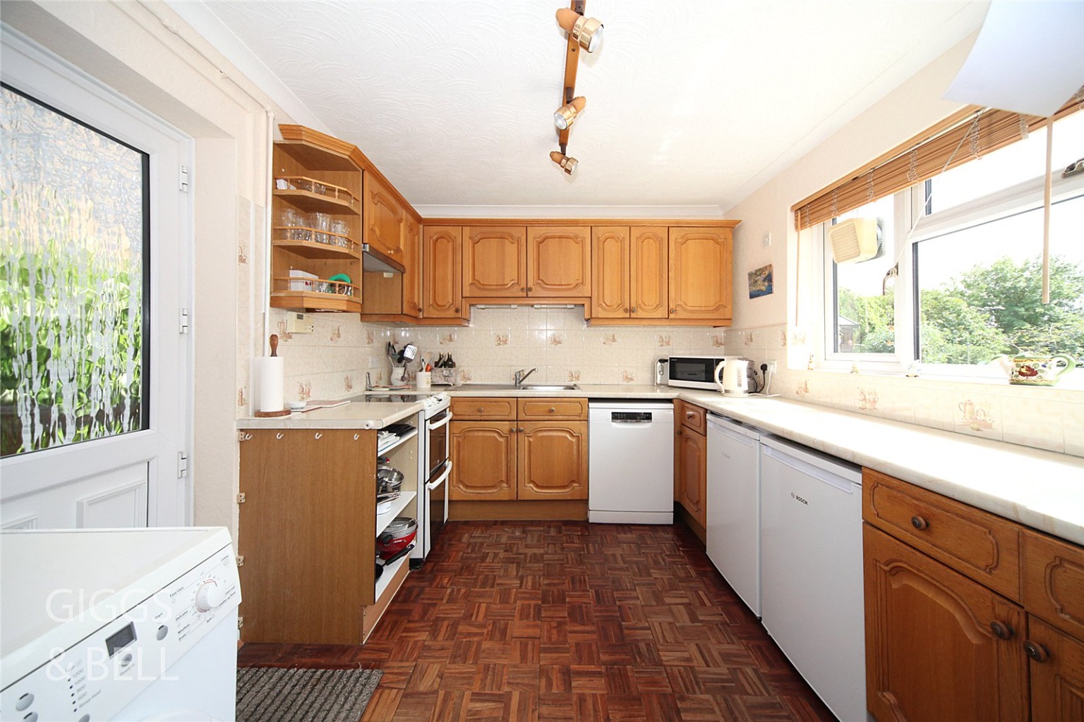 3 bed detached house for sale in Graham Gardens, Luton 8