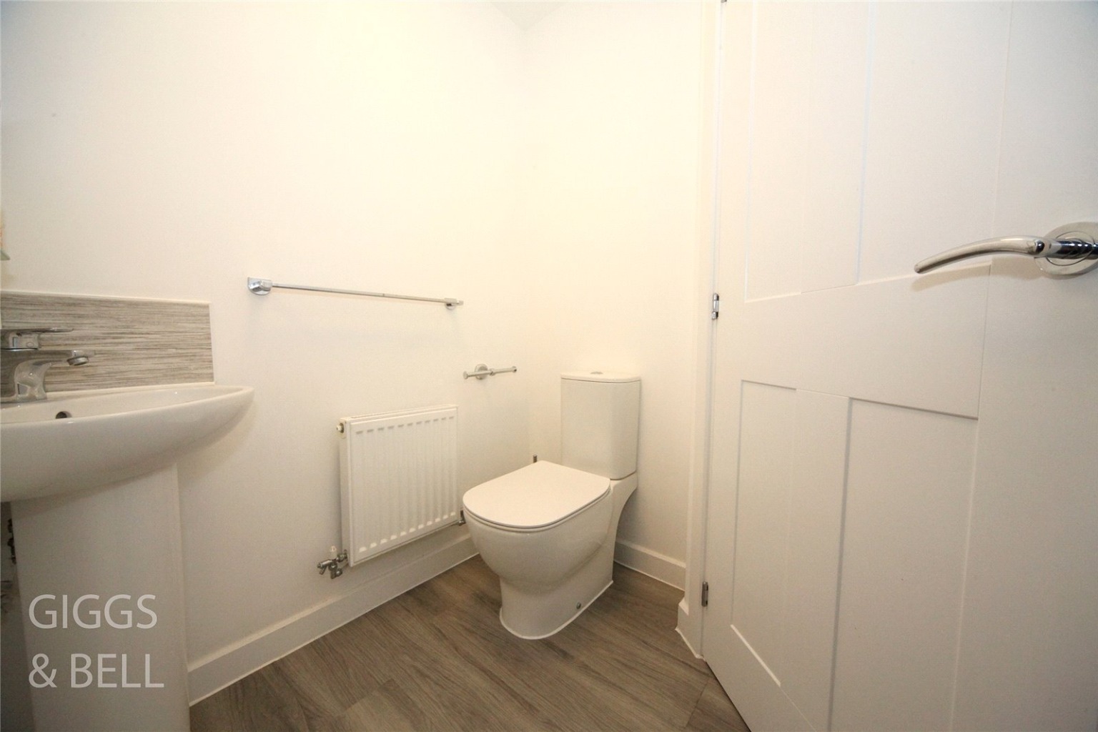 4 bed detached house for sale in Clinton Avenue, Luton 6