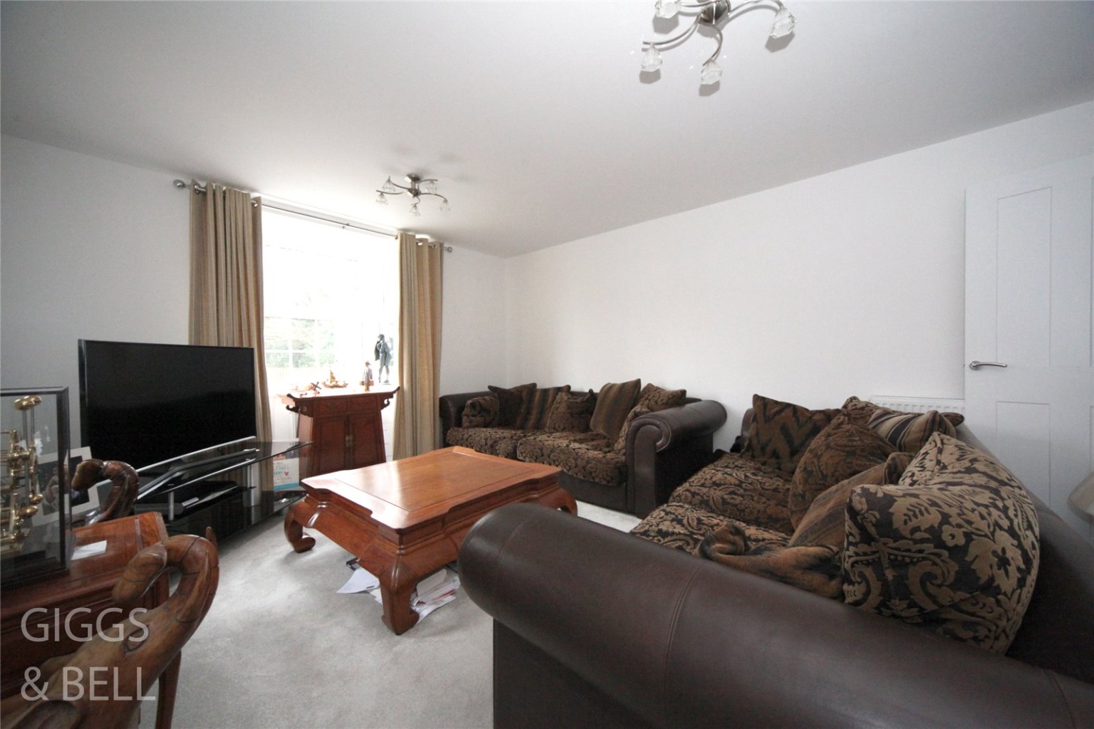 4 bed detached house for sale in Clinton Avenue, Luton  - Property Image 4