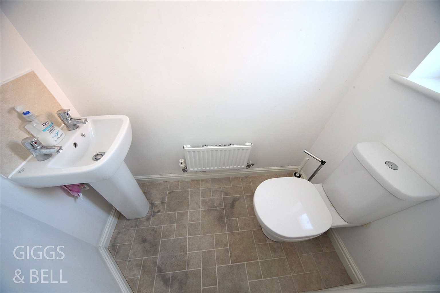 3 bed end of terrace house for sale in Guardian Way, Luton 5