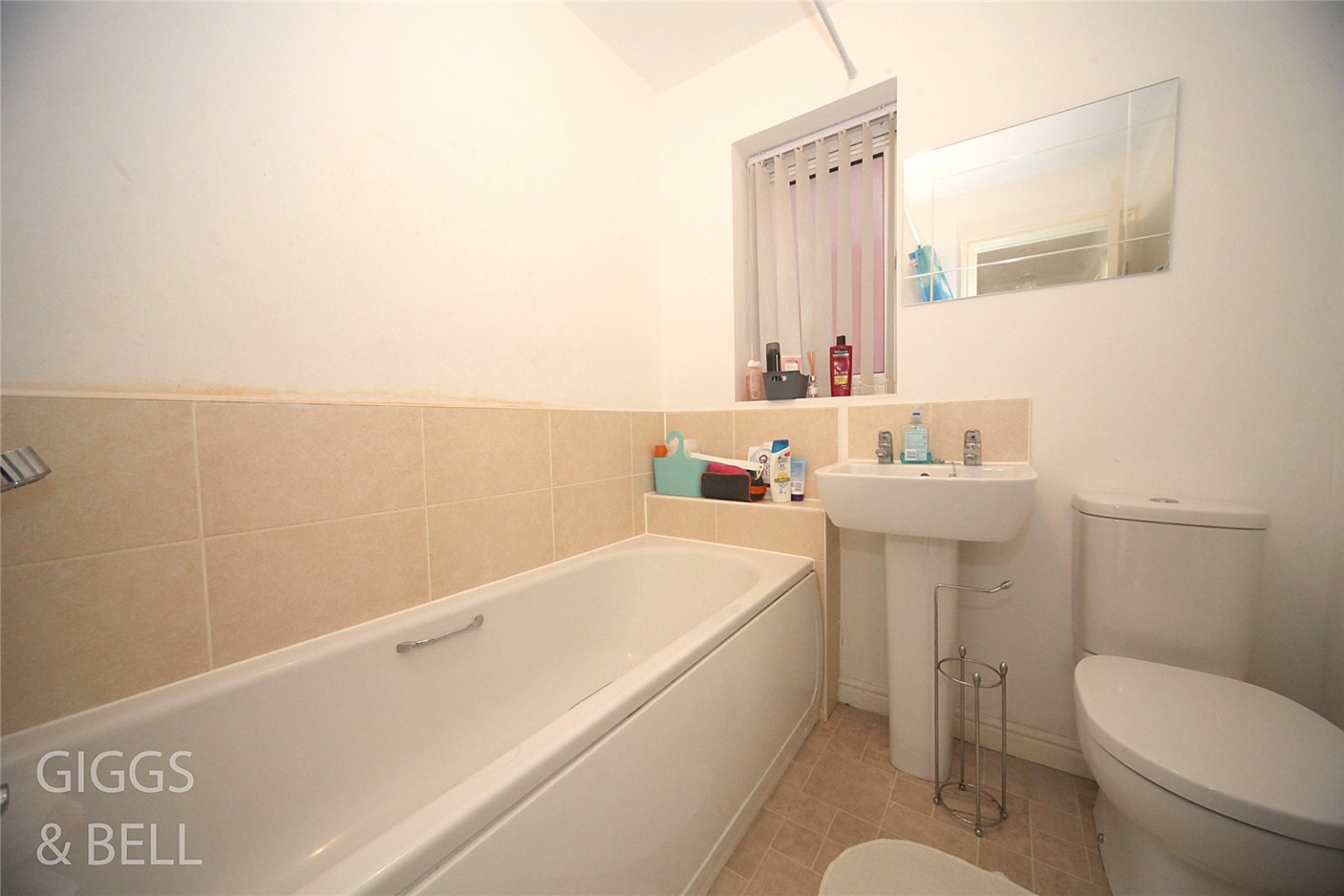 3 bed end of terrace house for sale in Guardian Way, Luton 9