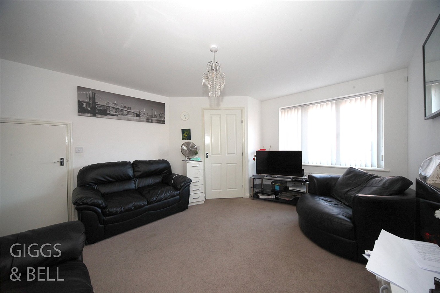 3 bed end of terrace house for sale in Guardian Way, Luton 1