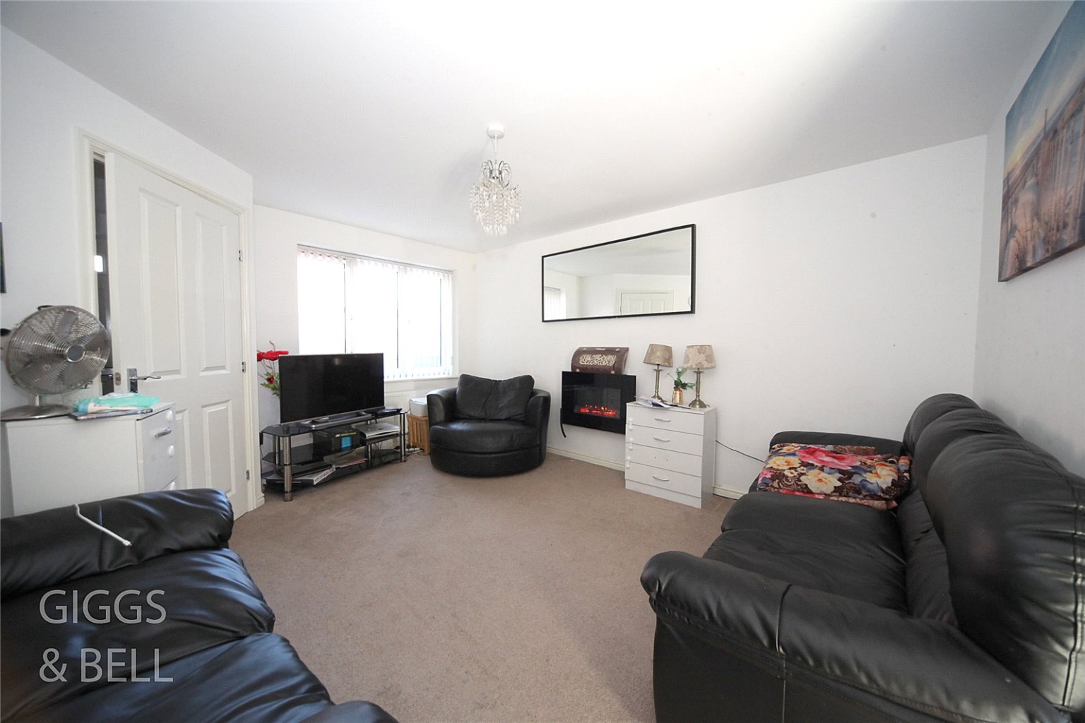 3 bed end of terrace house for sale in Guardian Way, Luton 2