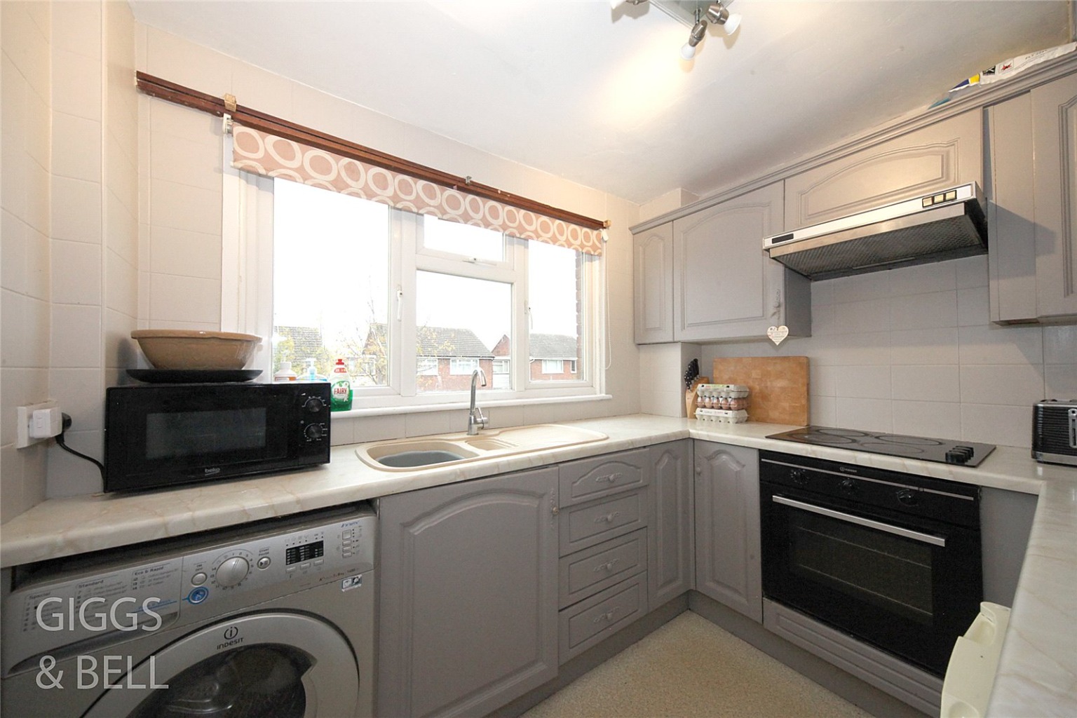3 bed terraced house for sale in Brendon Avenue, Luton  - Property Image 5