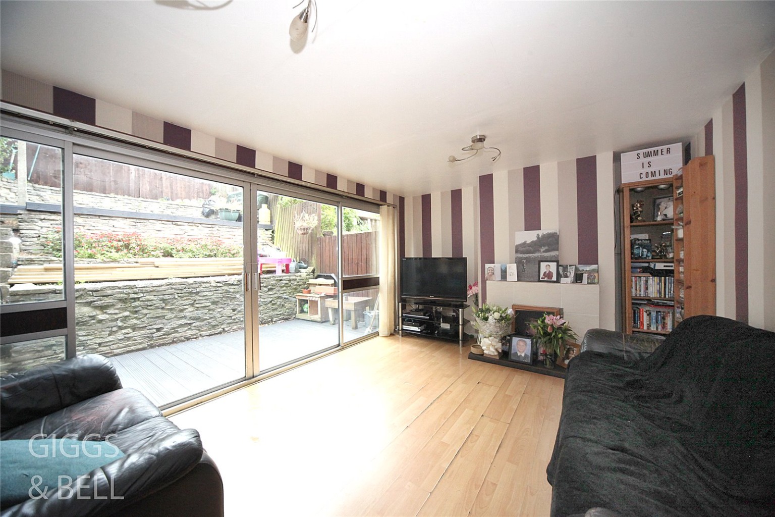 3 bed terraced house for sale in Brendon Avenue, Luton 2