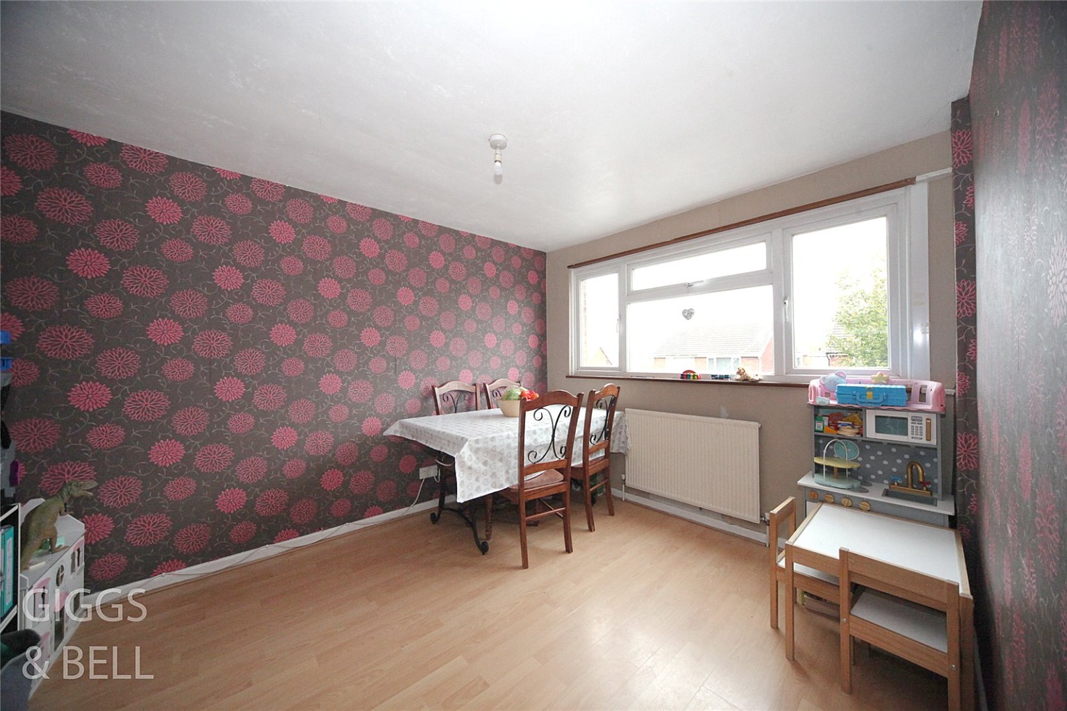 3 bed terraced house for sale in Brendon Avenue, Luton 3