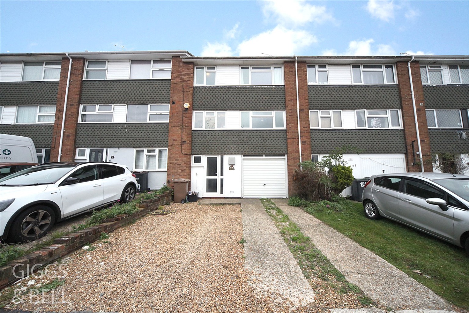 3 bed terraced house for sale in Brendon Avenue, Luton  - Property Image 1