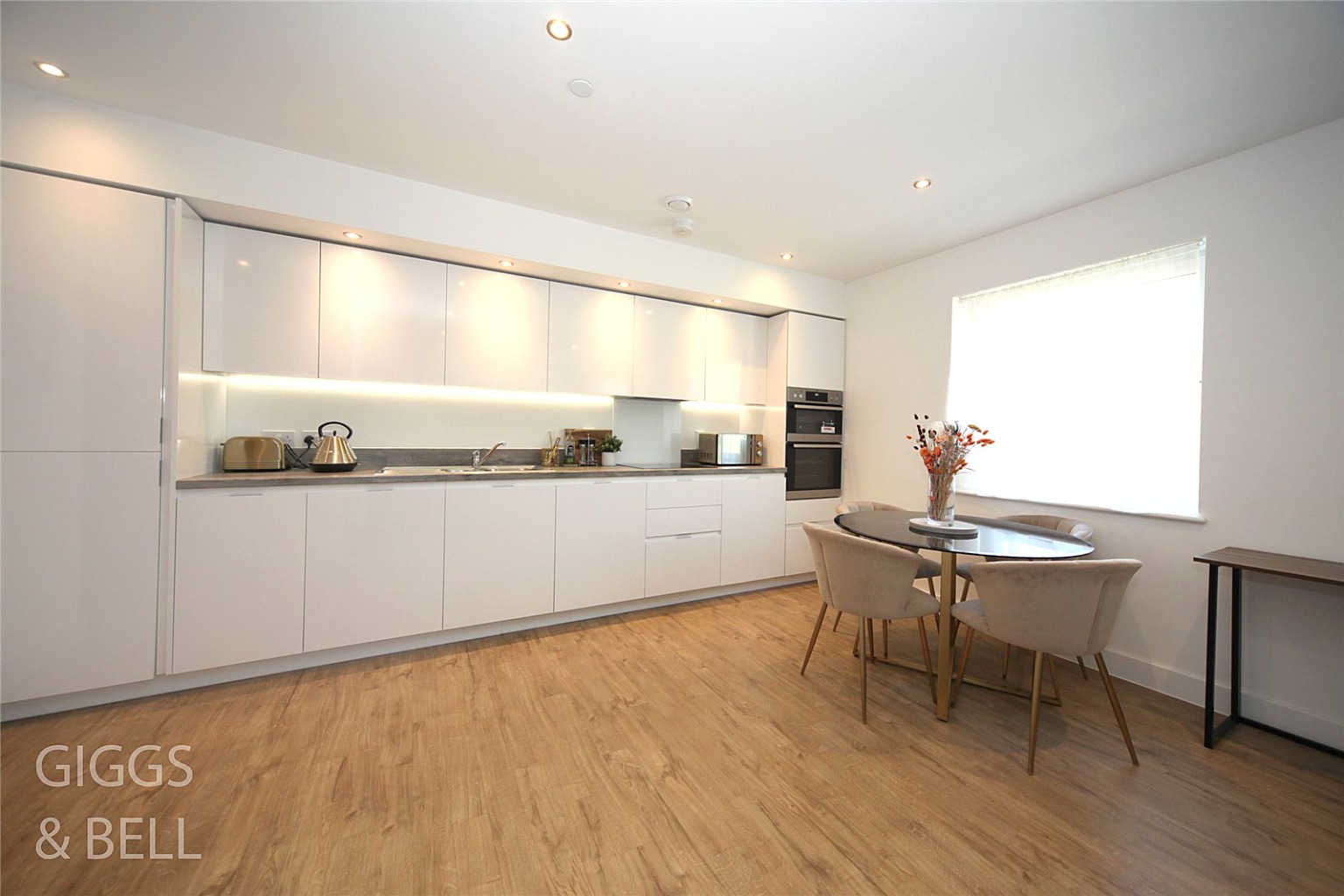 2 bed flat for sale, Luton  - Property Image 8