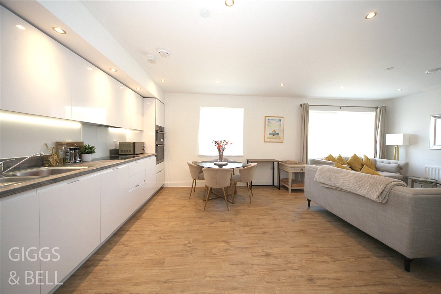 2 bed flat for sale, Luton  - Property Image 6