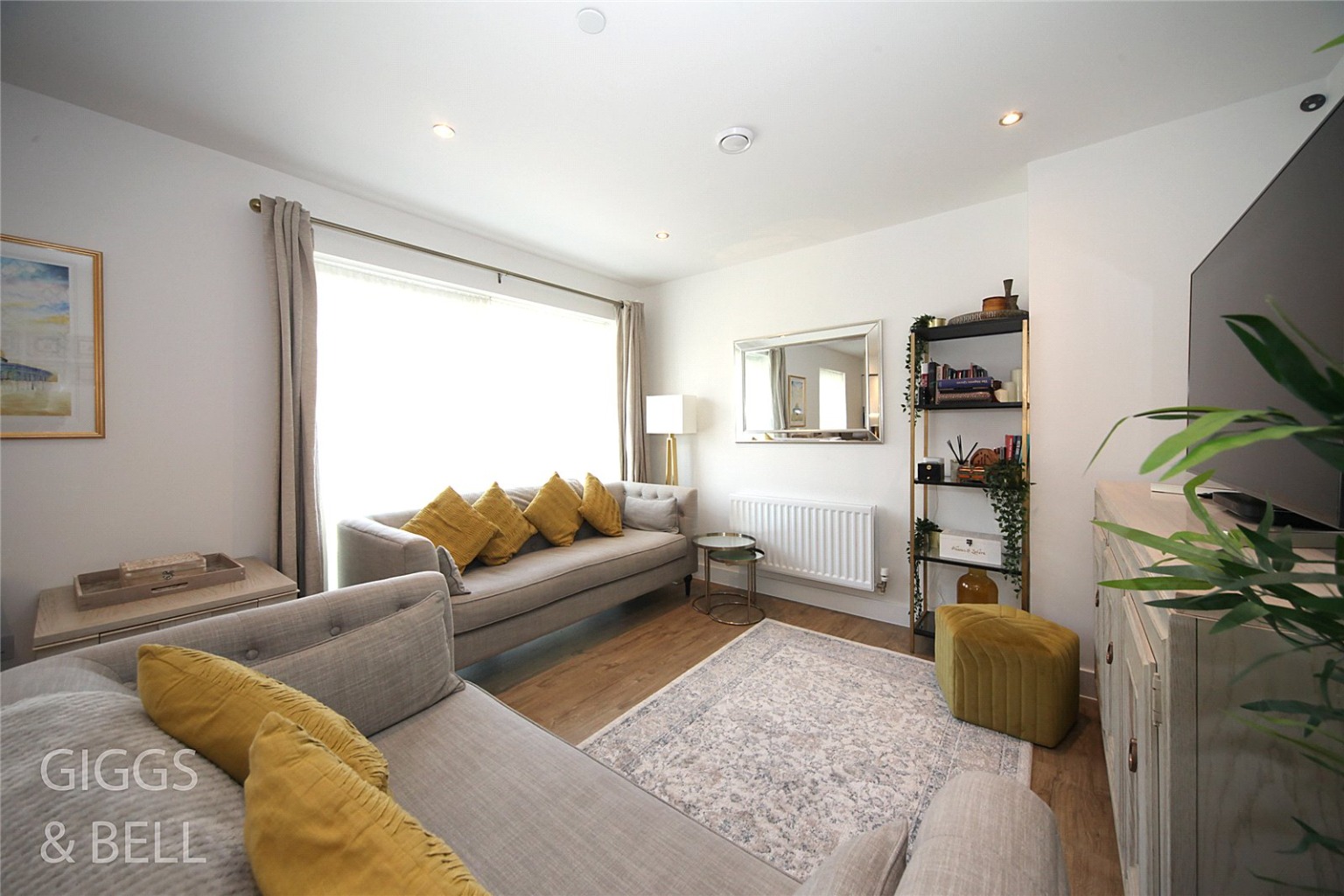 2 bed flat for sale, Luton  - Property Image 3