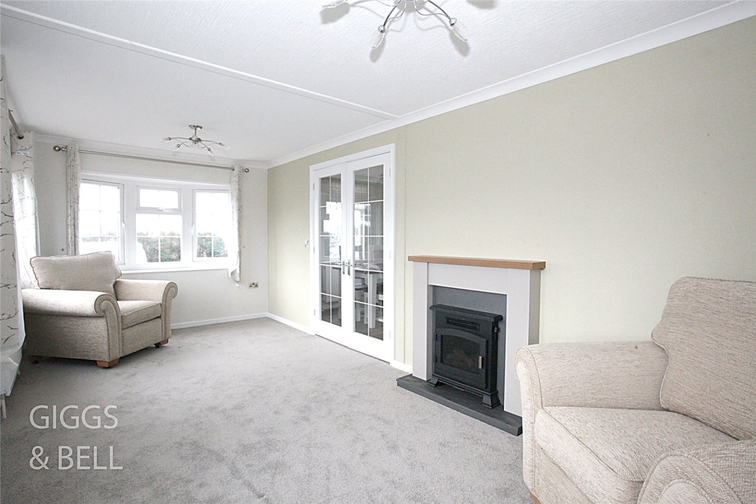 2 bed park home for sale in Woodside Home Park, Luton  - Property Image 10