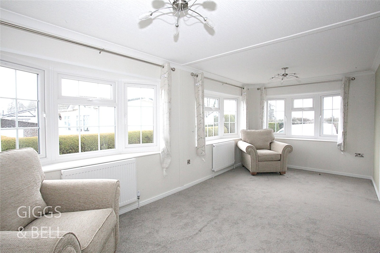 2 bed park home for sale in Woodside Home Park, Luton  - Property Image 12