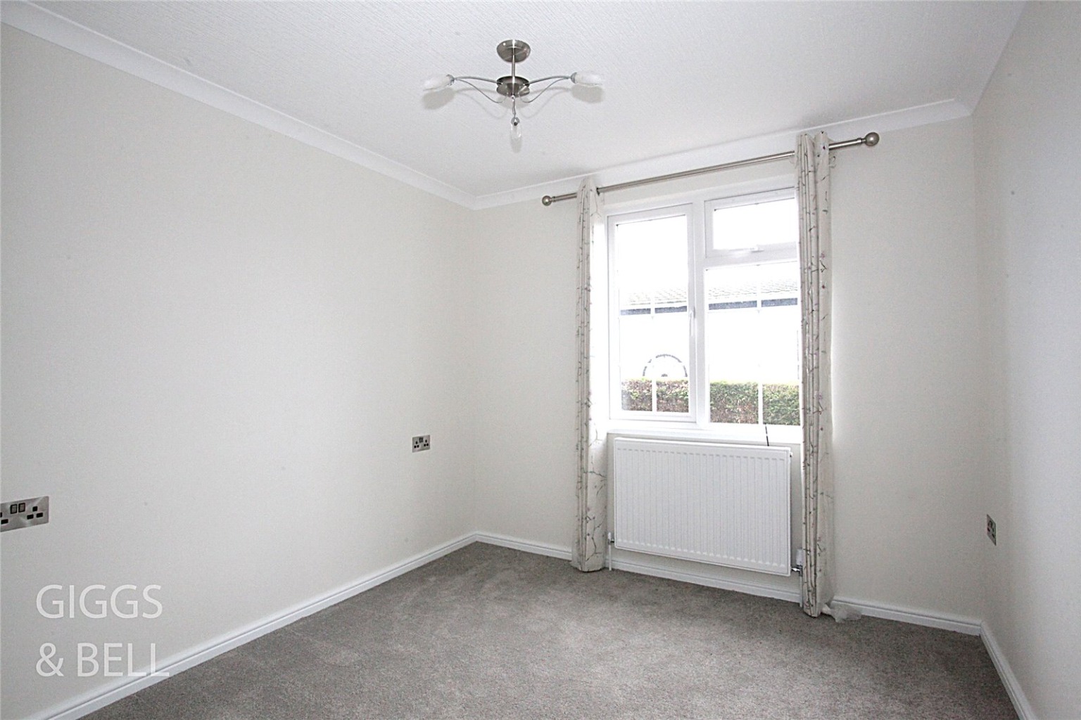 2 bed park home for sale in Woodside Home Park, Luton 16