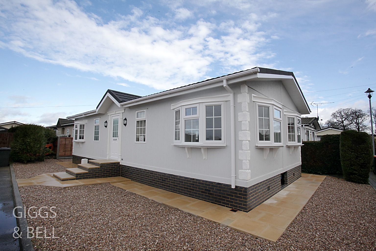 2 bed park home for sale in Woodside Home Park, Luton, LU1 