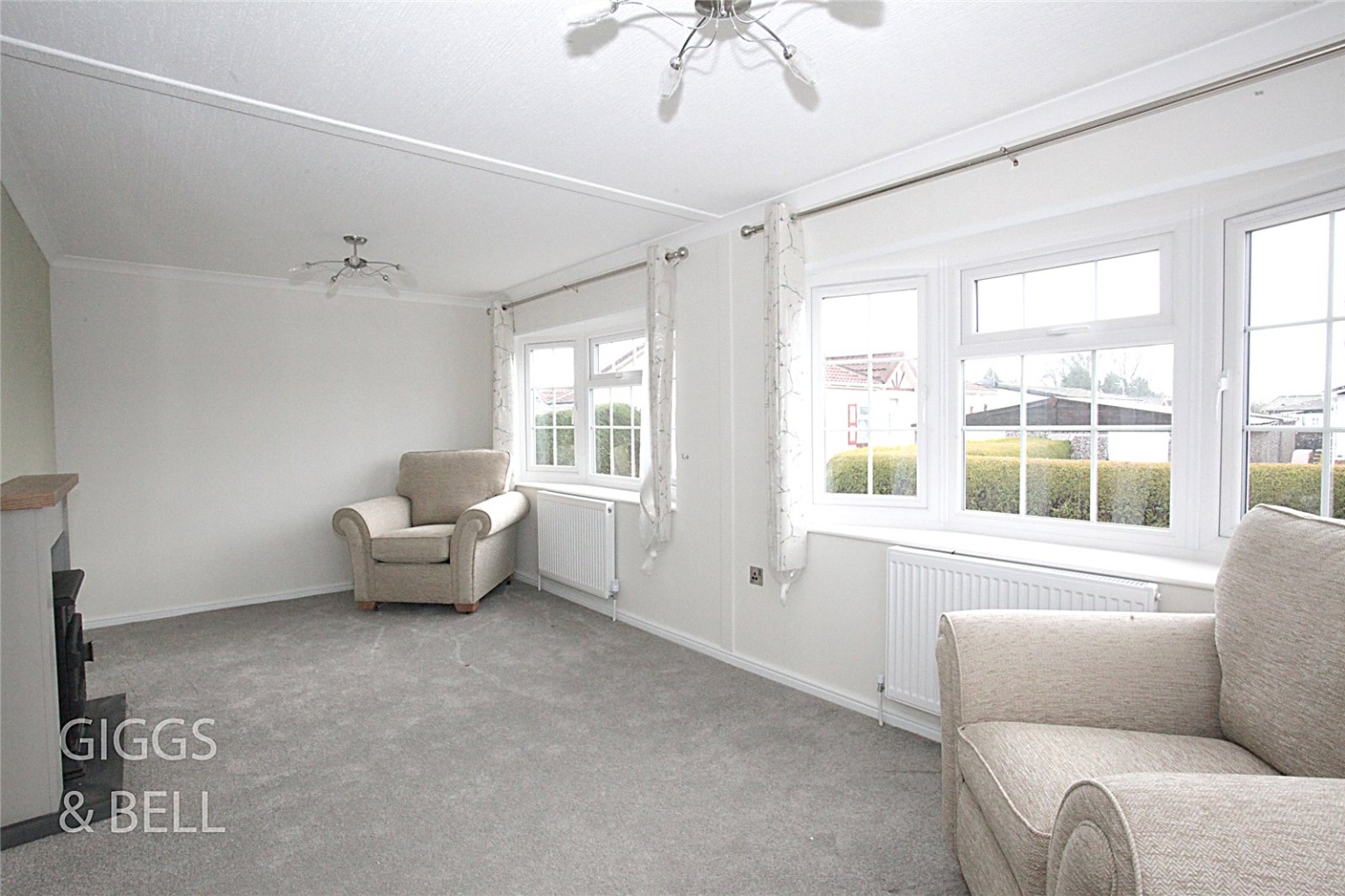2 bed park home for sale in Woodside Home Park, Luton 10