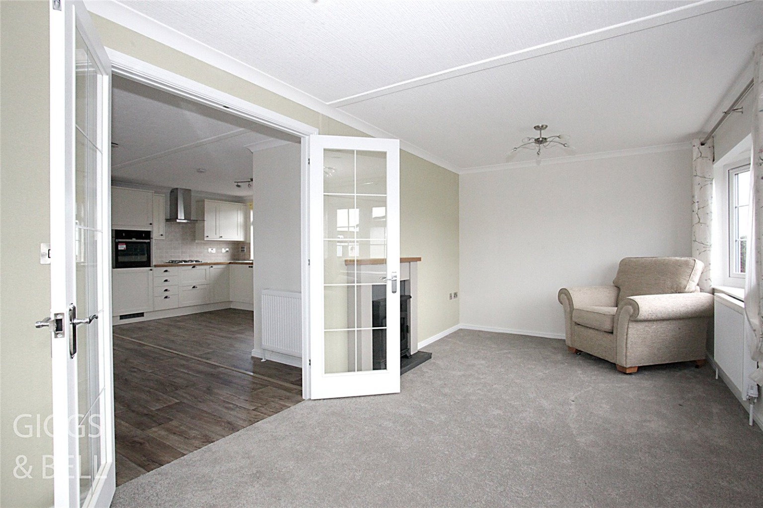 2 bed park home for sale in Woodside Home Park, Luton 8