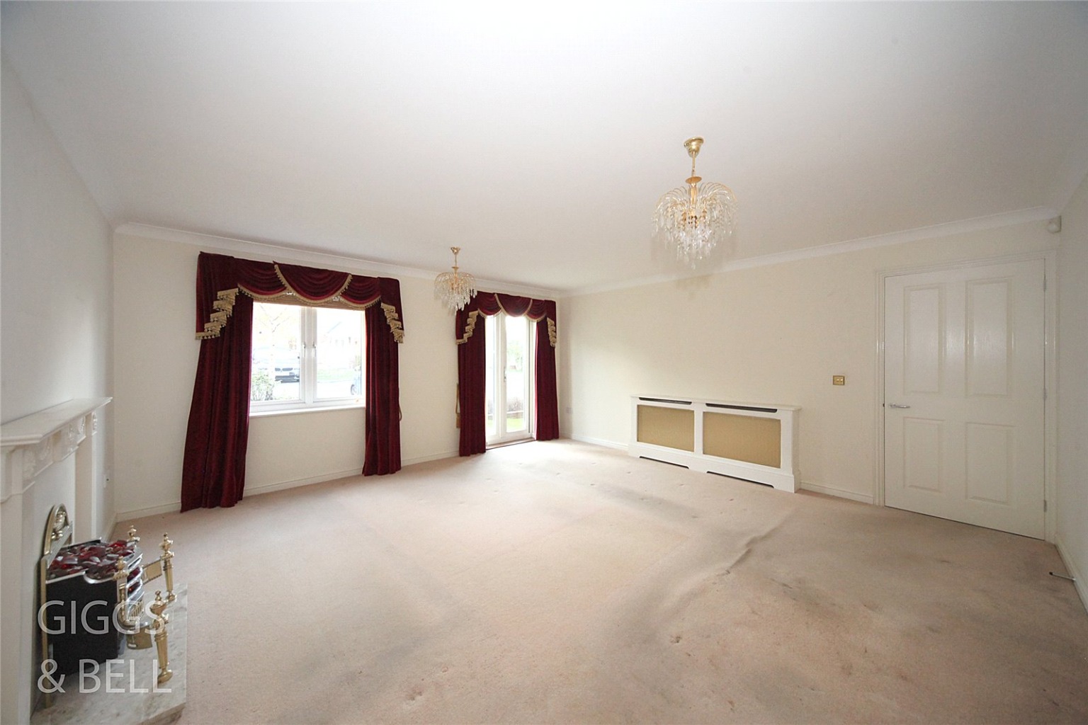 2 bed flat for sale in Kathleen Court, Luton 2
