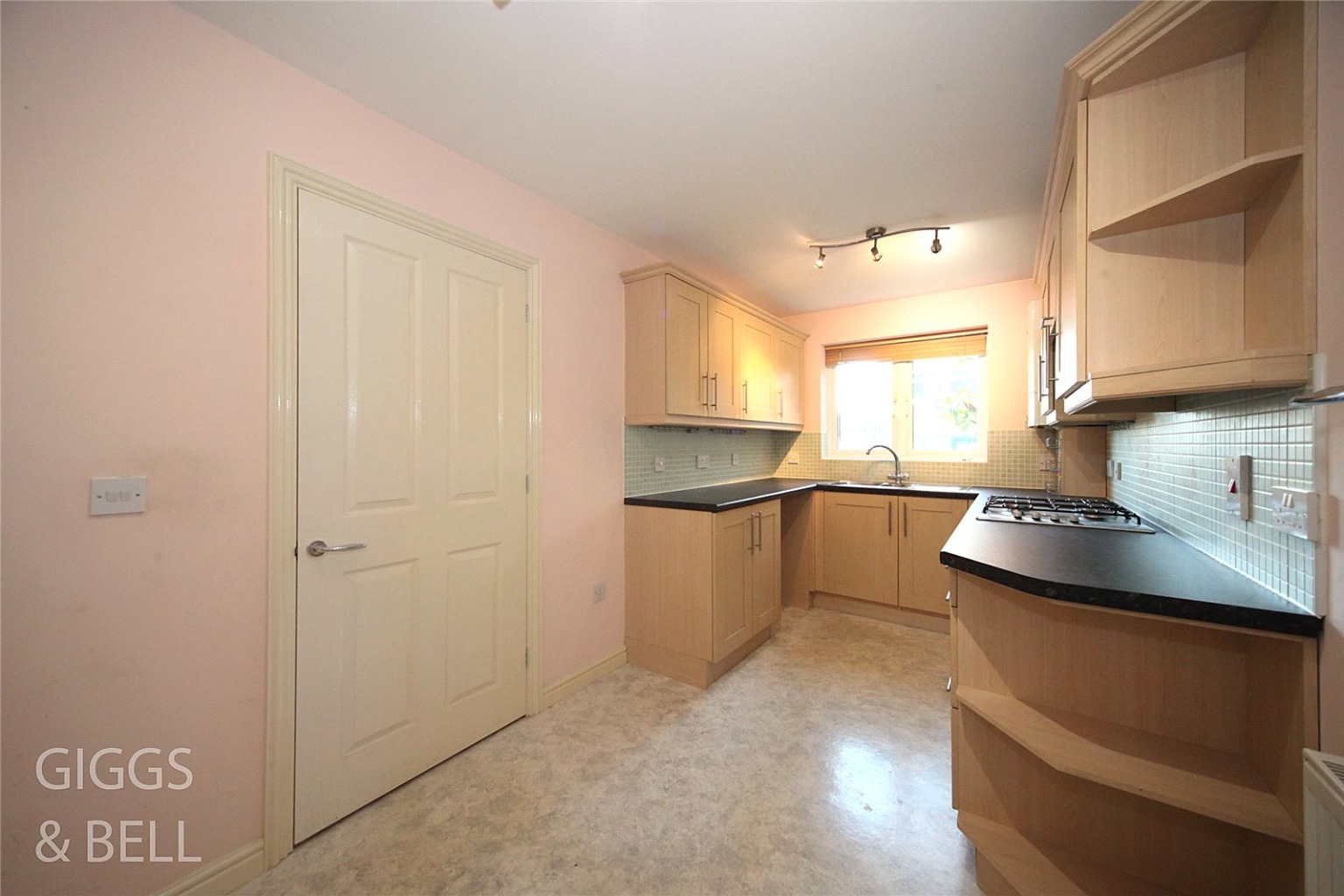 2 bed flat for sale in Kathleen Court, Luton 6