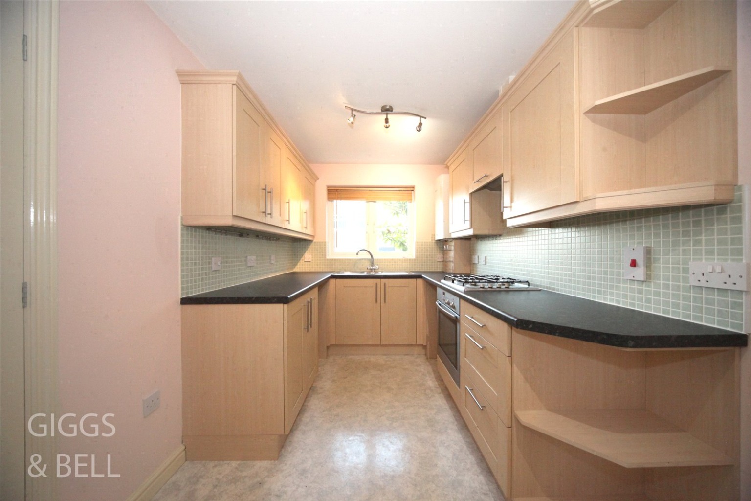 2 bed flat for sale in Kathleen Court, Luton 4