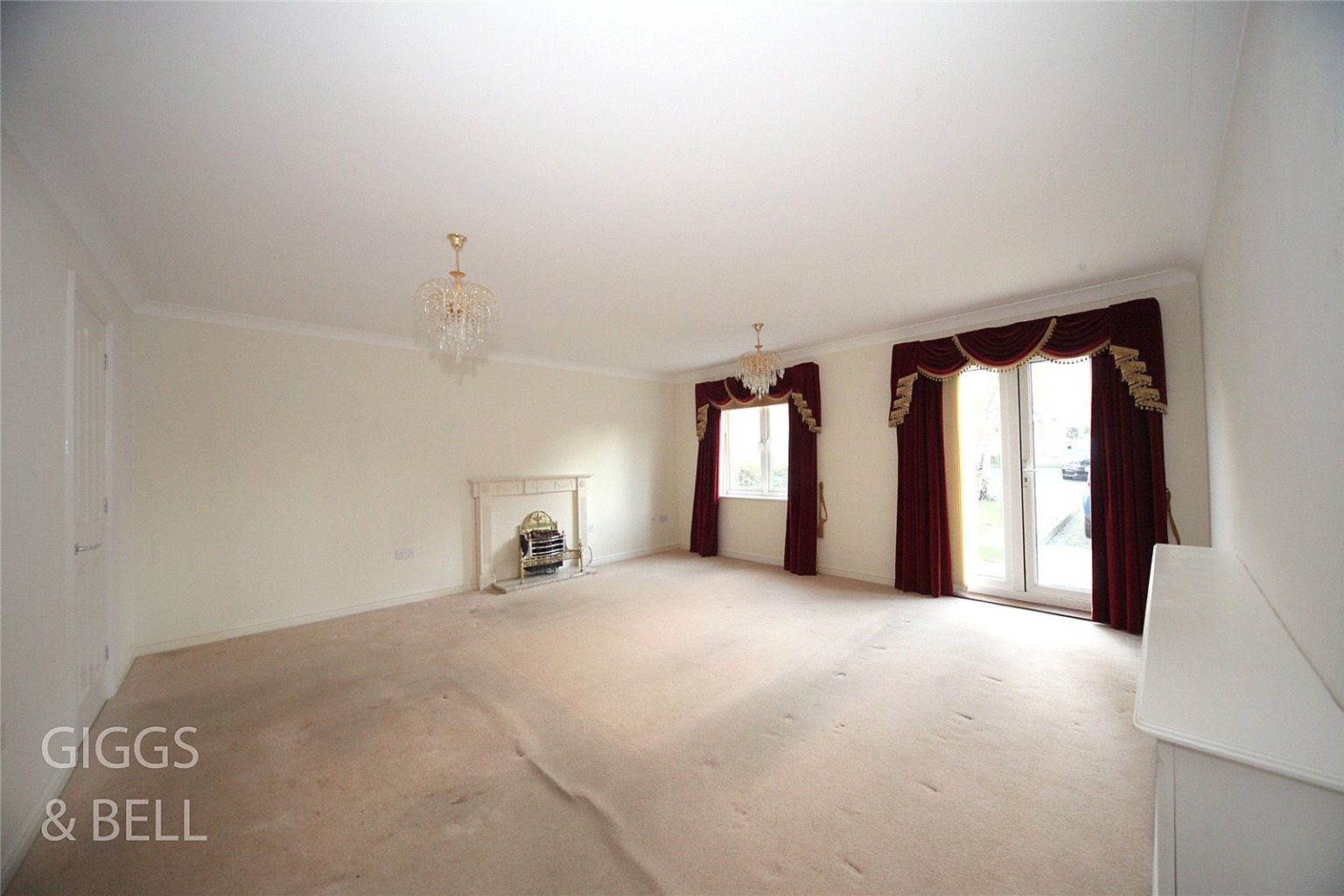 2 bed flat for sale in Kathleen Court, Luton 3
