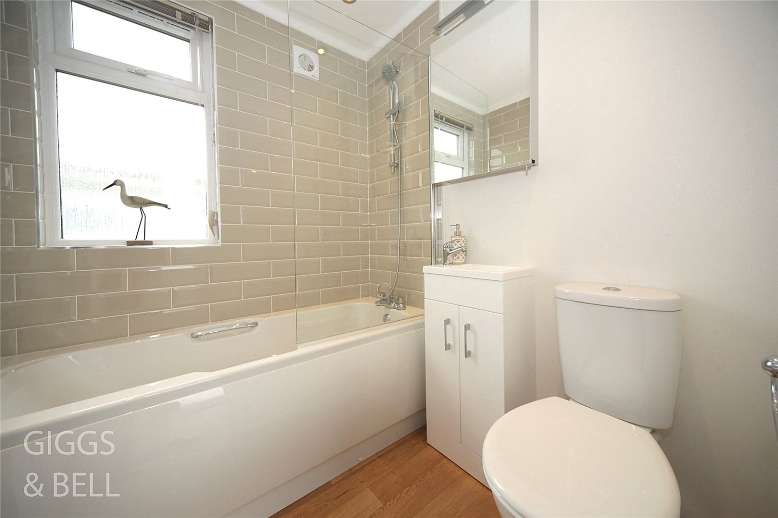 1 bed park home for sale in Woodside Home Park, Luton  - Property Image 9