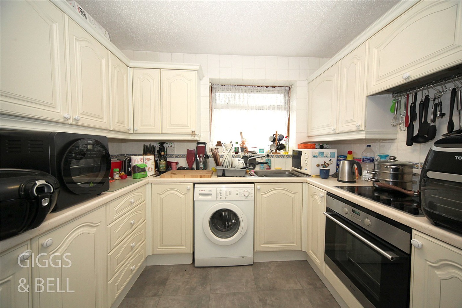 2 bed semi-detached bungalow for sale in Stopsley Way, Luton  - Property Image 4